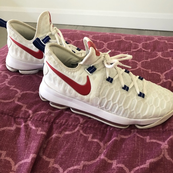 Kevin Durant basketball shoes, boys size 7y US - Picture 2 of 5